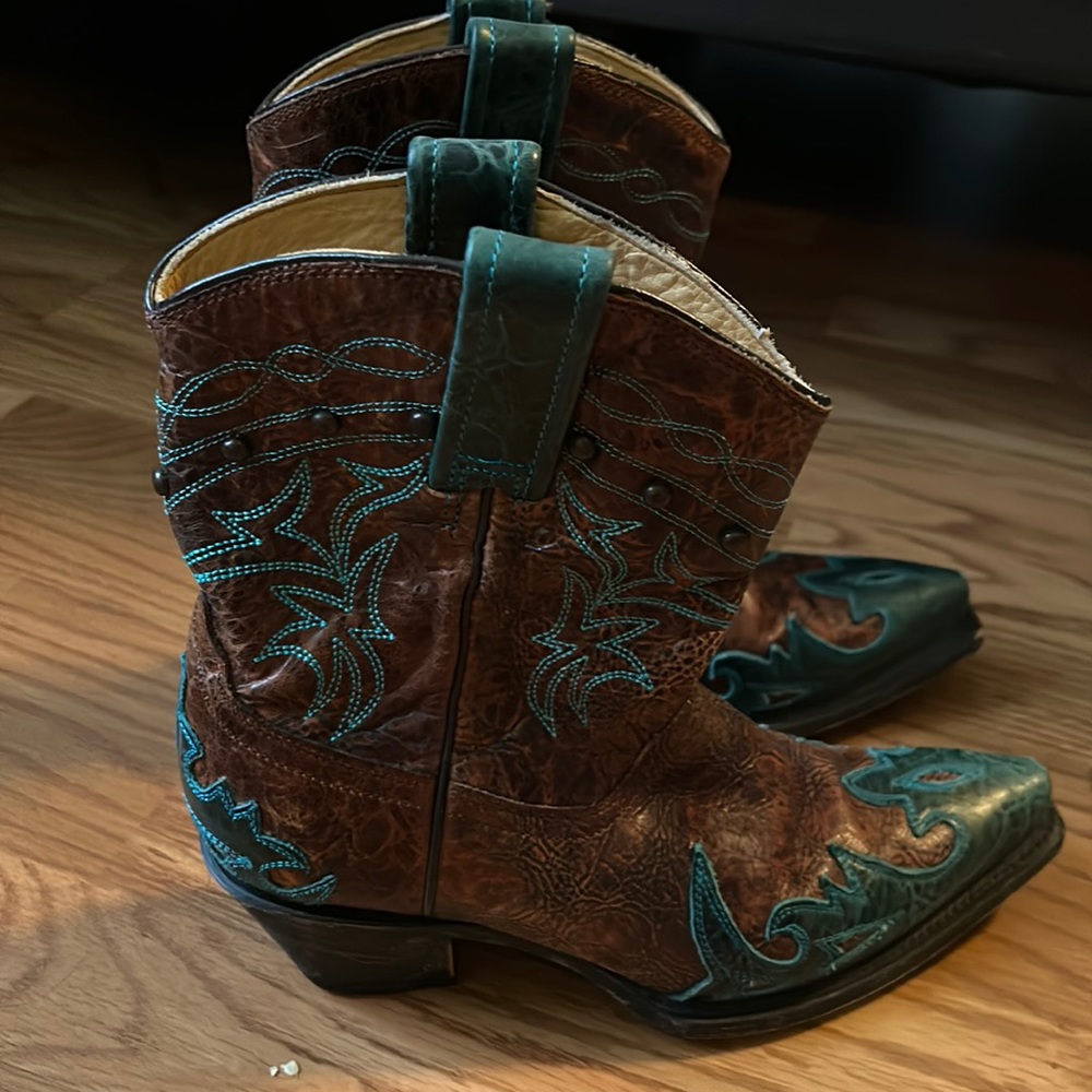 Women’s cowboy boots